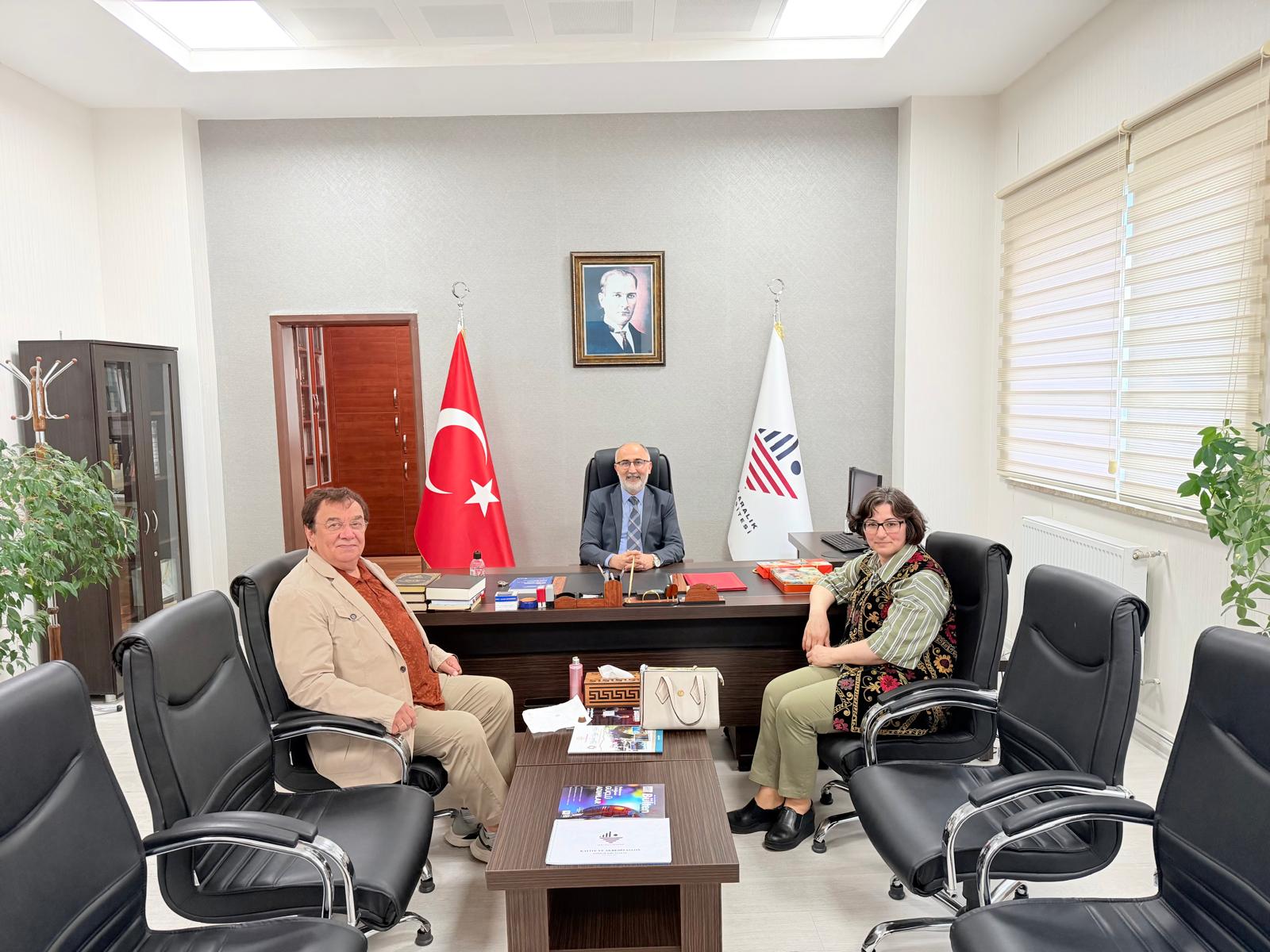Türk-İslam Sanatları Uzmanı Adem Korkmaz ve eşi Prof. Dr. Telli Akhundova Korkmaz'dan Fakültemize Ziyaret